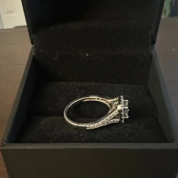 Elegant Silver Women’s Diamond Rings - Picture 6 of 11